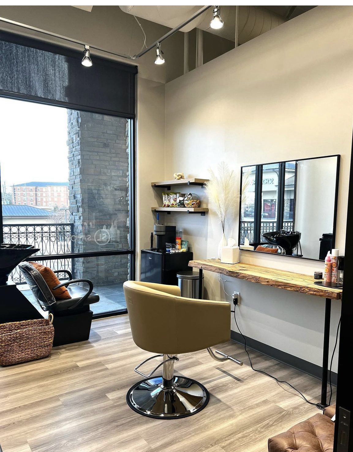 Salon Lofts Shoppes at San Felipe SuiteFinder